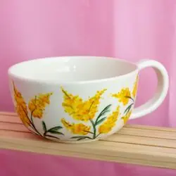 Фарфоровая кружка с мимозой