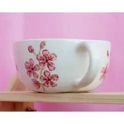 Фарфоровая кружка с сакурой