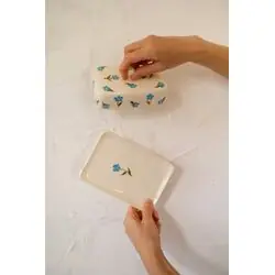 Керамическая маслёнка ручной работы с незабудками