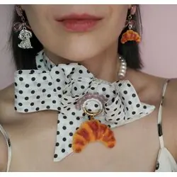Чокеры/ожерелья с круассаном